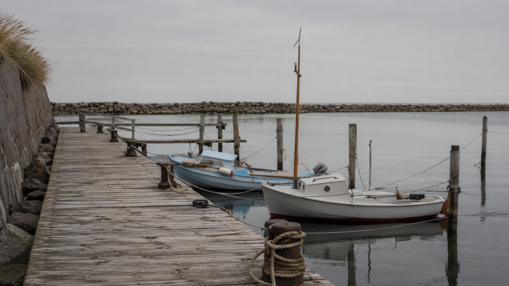 Hafen bei Wilhelmshaven mit Booten